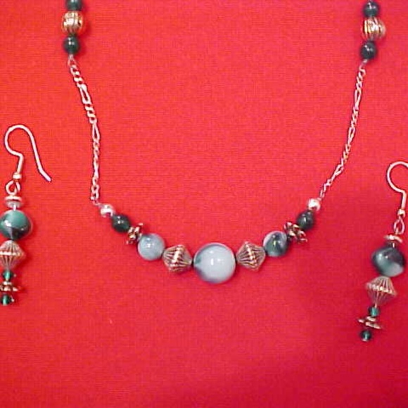 Set: beads and earring - Picture 2 of 2
